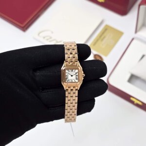 white dial quartz machine