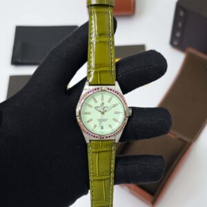 green strap ladies watch quartz