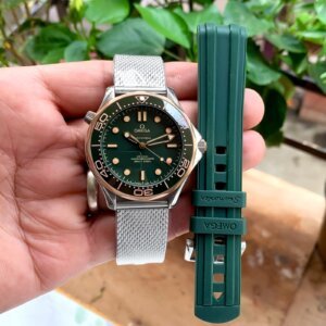 Omega Seamaster Diver 007 Green Edition With Extra Strap