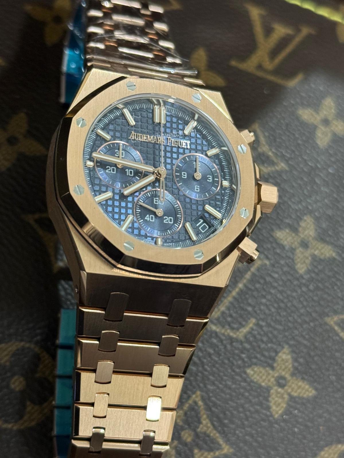 Audemars Piguet RO 26240 RoseGold DDF Weighted Free Sprung Super Clone (5) Audemars Piguet RO 26240 RoseGold DDF Weighted Free Sprung Super Clone (5)