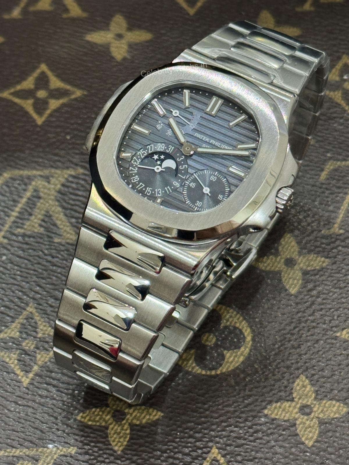 Patek Philippe Nautilus 57121A-001 11 Super Clone Replica (5) Patek Philippe Nautilus 57121A-001 11 Super Clone Replica (5)