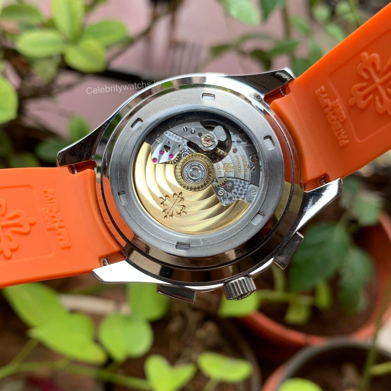 Patek Philippe AQUANAUT 5968A Orange Semi Swiss (2) Patek Philippe AQUANAUT 5968A Orange Semi Swiss (2)